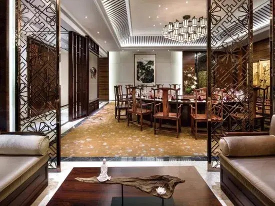 Vienna International Hotel (Jiangmen Hetang Zhongjia Plaza Store) — фото 1