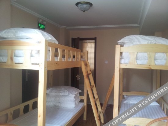 Далянь: Rotary Island Hotel