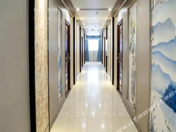 Чэнду: Shuhuai Hotel (Chengdu Dufu Thatched Cottage)