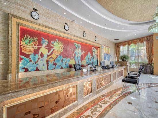 Дэхун: Jinhu Hotel