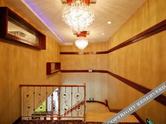 Хэфэй: Yaqi Business Hotel Hefei Aoti Chengshi