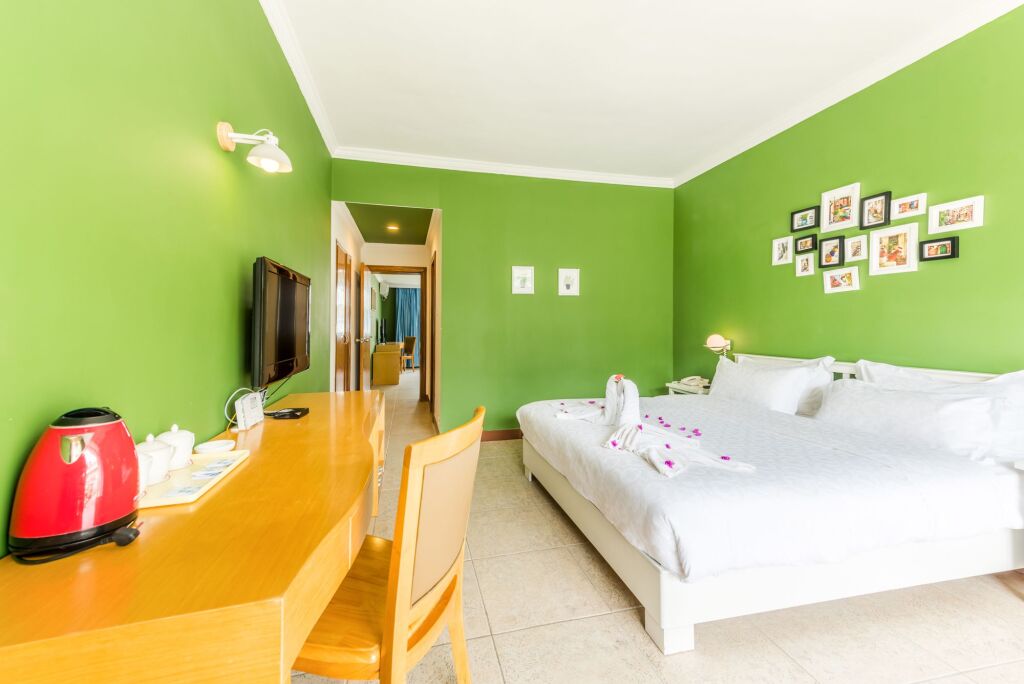 Санья: Sanya Yinyuan Linhai Theme Hotel