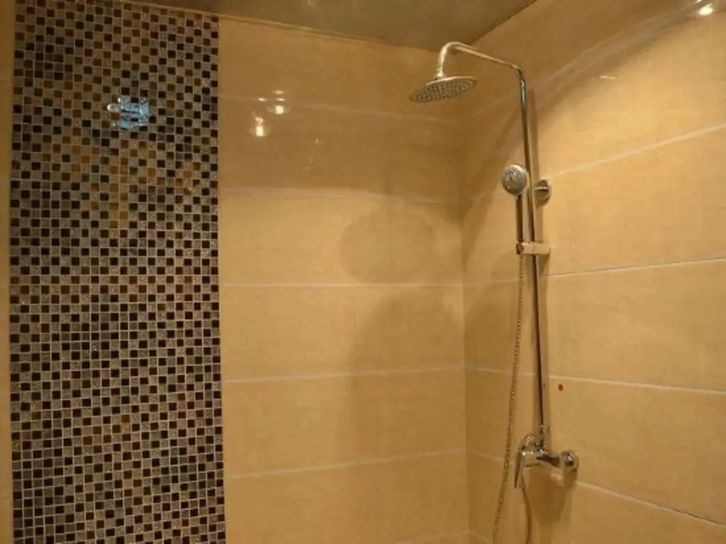 Линжи: Long Du Hotel