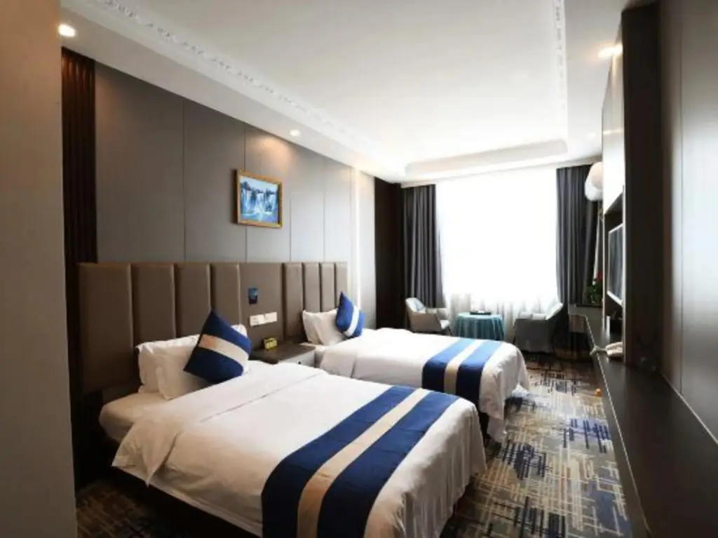 Линжи: Long Du Hotel