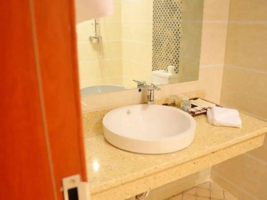 Линжи: Long Du Hotel
