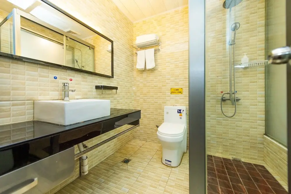 Шанхай: J Hotel
