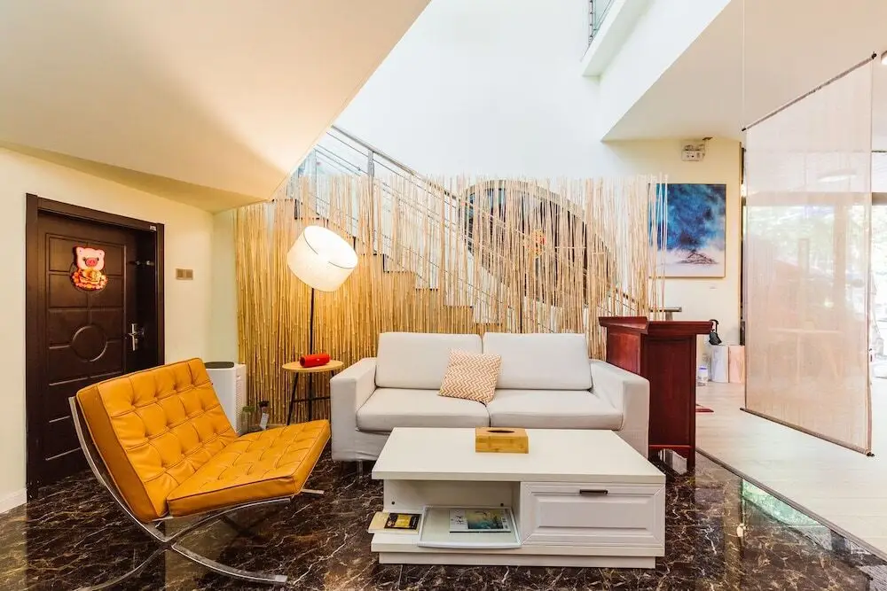 Шанхай: J Hotel