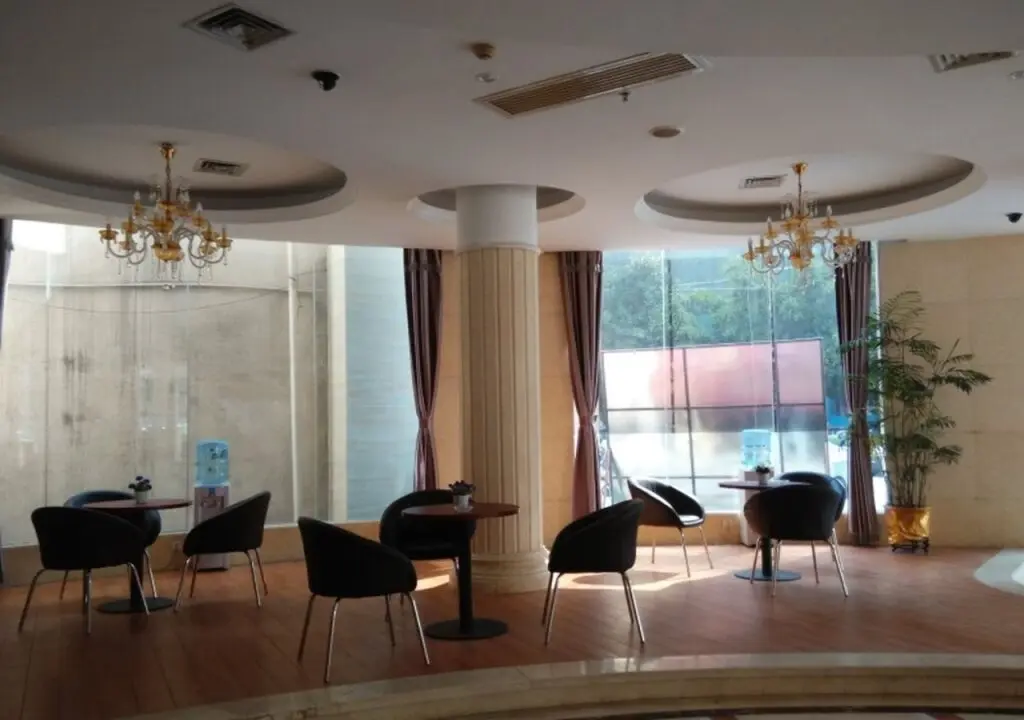 Гуанчжоу: GreenTree Alliance GuangDong GuangZhou HuaDu District YunShan Avenue Sports Center Hotel