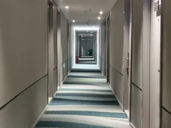 Даньдун: Homeinn Selected Hotel (Dandong Yalu River Bridge Broken Bridge Scenic Area Railway Station)