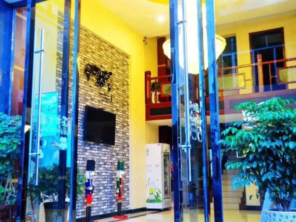 Лешан: Emeishan Chunnuan Huayi Theme Hotel