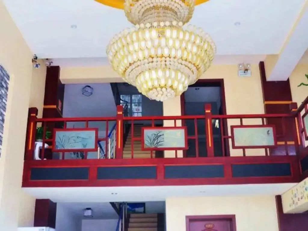 Лешан: Emeishan Chunnuan Huayi Theme Hotel