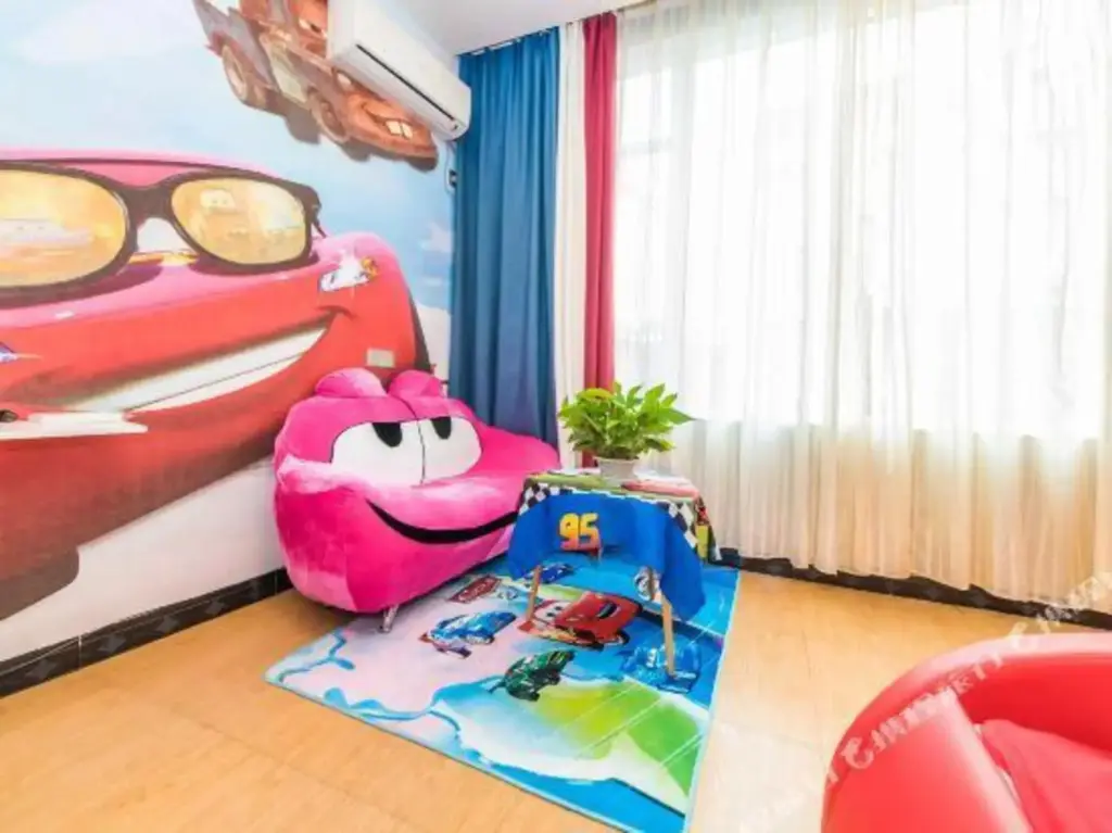 Лешан: Emeishan Chunnuan Huayi Theme Hotel