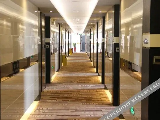 Нанкин: Sunshine Holiday Inn (Nanjing Jiaotong Road)