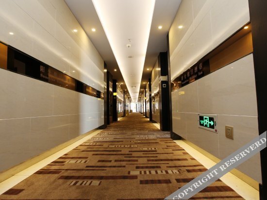Нанкин: Sunshine Holiday Inn (Nanjing Jiaotong Road)