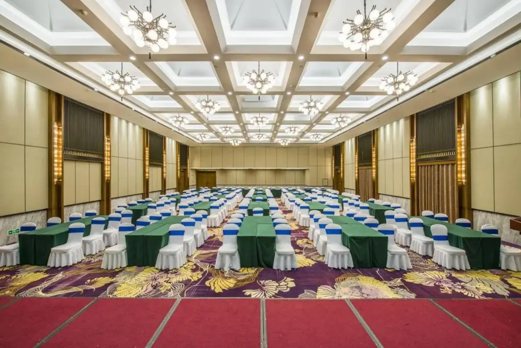 Лоуди: Jinfeng Hotel (Louxing Square Spring Garden Pedestrian Street Store)