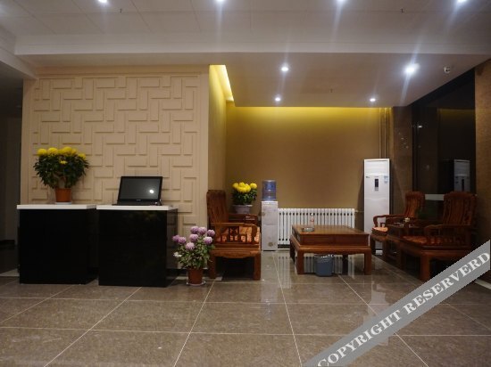 Дежоу: Thank Inn Chain Hotel Shandong Dezhou Decheng District Tianhong Plaza