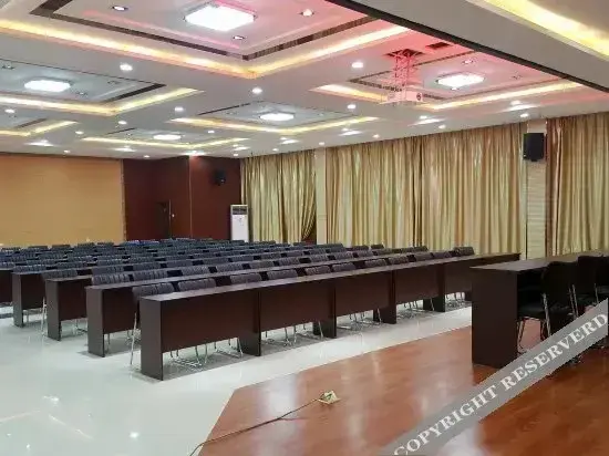 Дежоу: Thank Inn Chain Hotel Shandong Dezhou Decheng District Tianhong Plaza