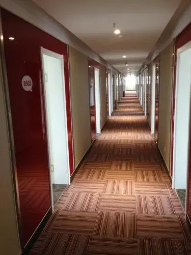 Дежоу: Thank Inn Chain Hotel Shandong Dezhou Decheng District Tianhong Plaza