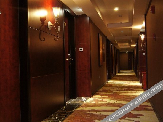 Панжихуа: Impression Realm Business Hotel (Wal - Mart Plaza Branch near Panzhihua University)