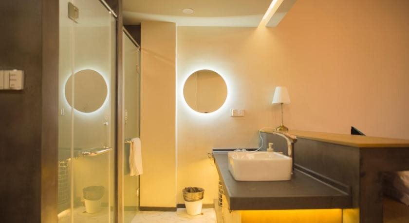 Шаоксинг: Inside House Shaoxing