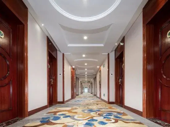 Шэньчжэнь: Vienna Hotel(Shenzhen Pingshan High-speed Rail Station & Pingshanwei Metro Station)