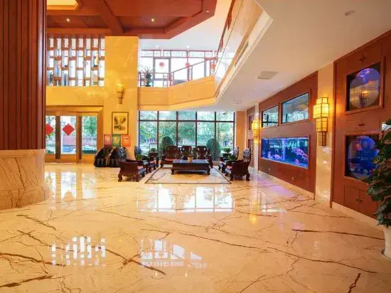 Лакси: Luxi Redwood Hotel (Luxi Bus Station Branch)