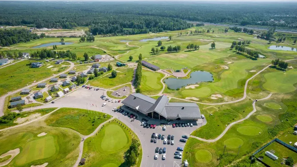 Ломоносов: Отель Strawberry Fields Golf Resort
