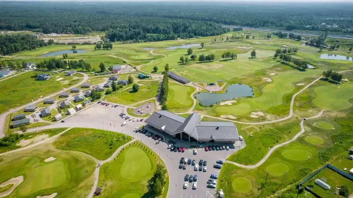 Ломоносов: Отель Strawberry Fields Golf Resort