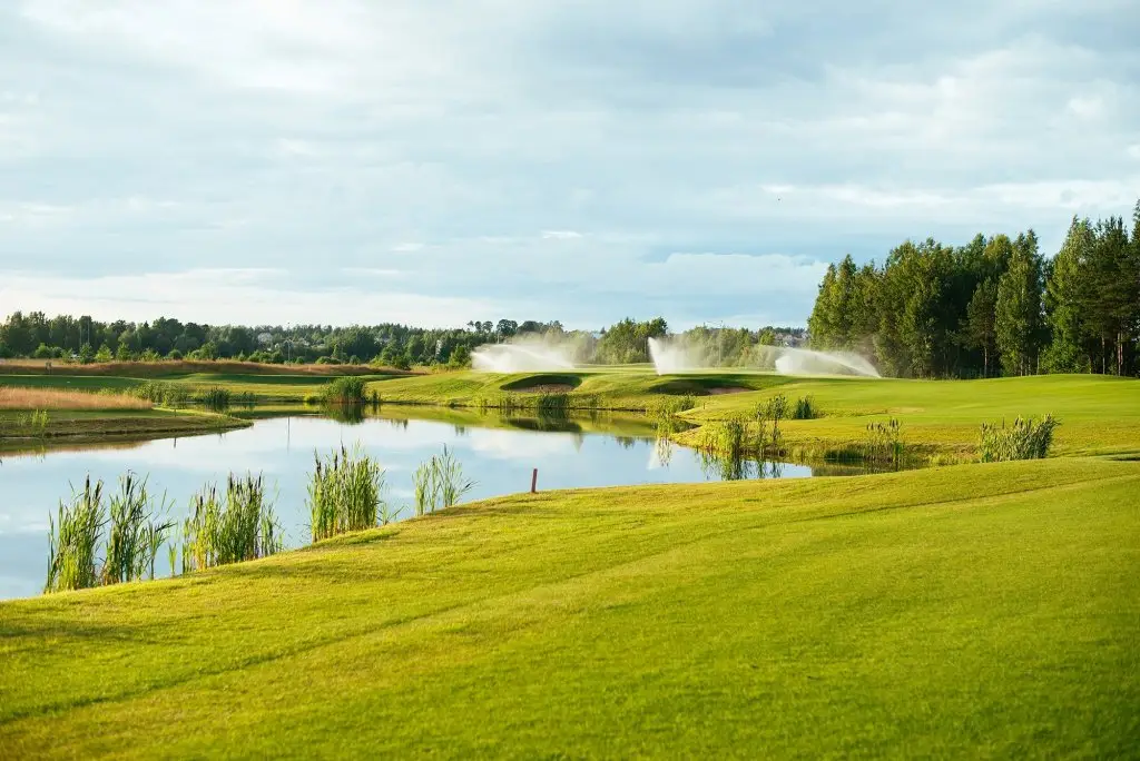 Ломоносов: Отель Strawberry Fields Golf Resort