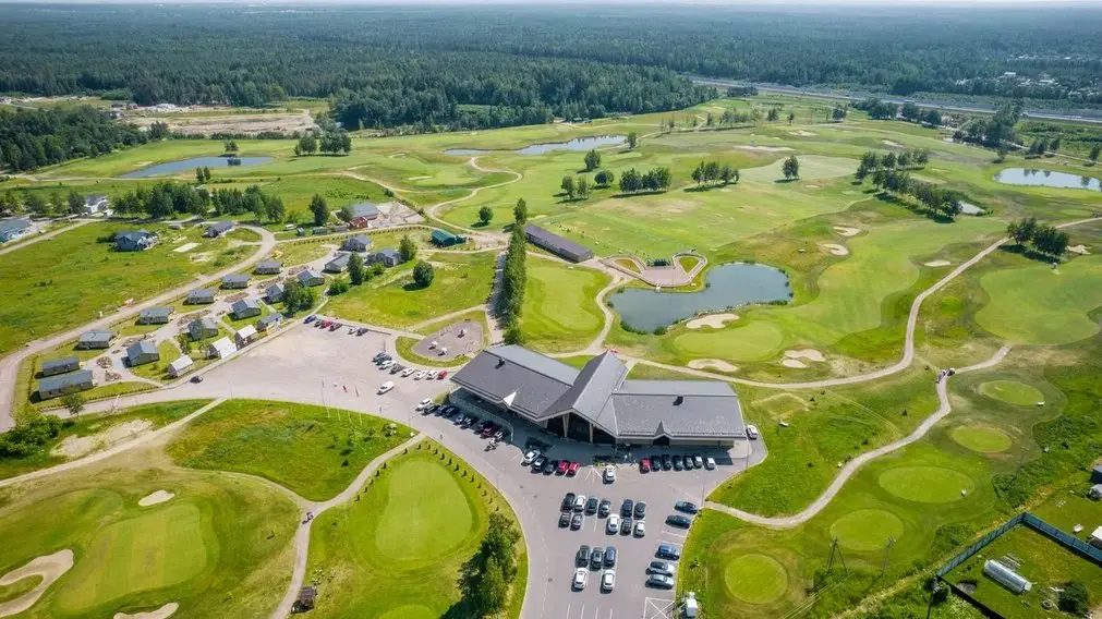 Ломоносов: Отель Strawberry Fields Golf Resort