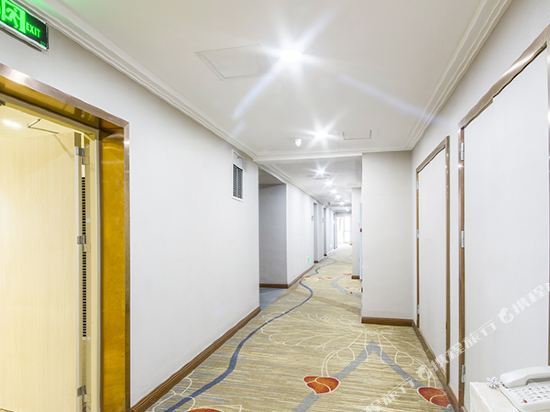 Чэнду: MiYa Hotel (Chengdu Century City Exhibition Center Subway Station Store)