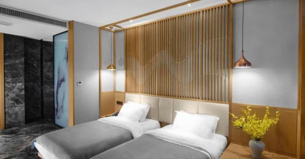 Гуйлинь: GangShe Rooftop View Hotel l (Guilin Two Rivers And Four Lakes Elephant Trunk Hill)