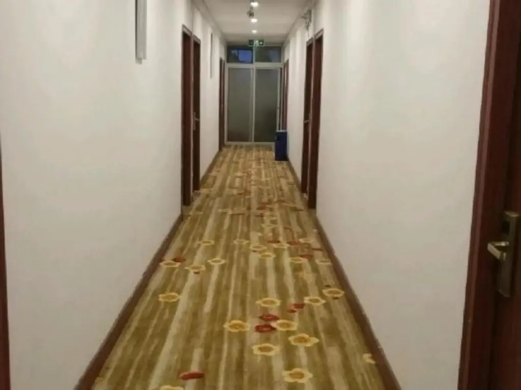 Шанхай: 100 Inn Liangpin Hotel (Shanghai Deping Road Subway Station)