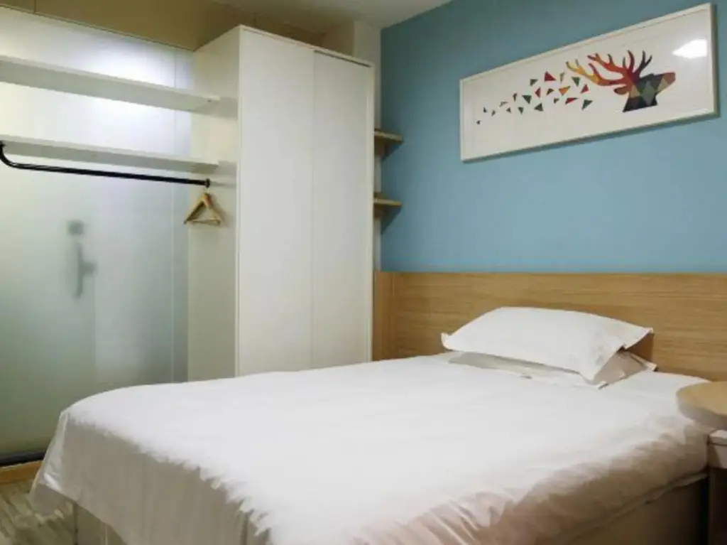 Шанхай: 100 Inn Liangpin Hotel (Shanghai Deping Road Subway Station)