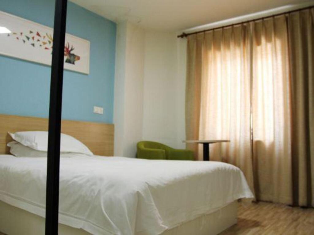 Шанхай: 100 Inn Liangpin Hotel (Shanghai Deping Road Subway Station)