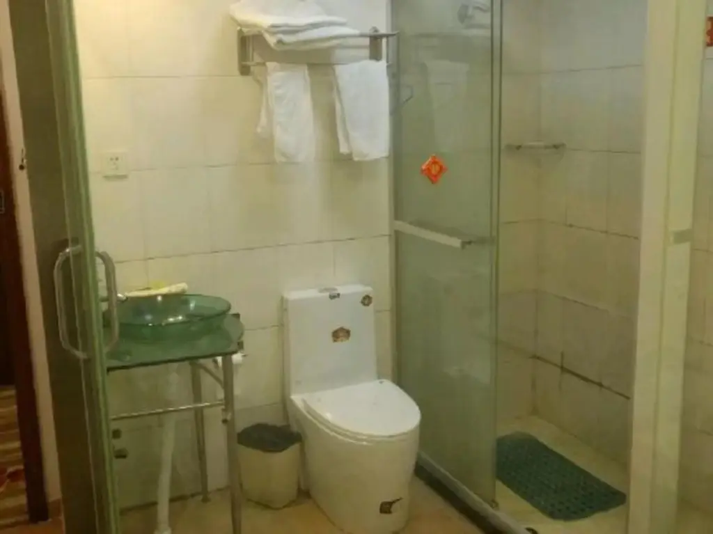 Шанхай: 100 Inn Liangpin Hotel (Shanghai Deping Road Subway Station)