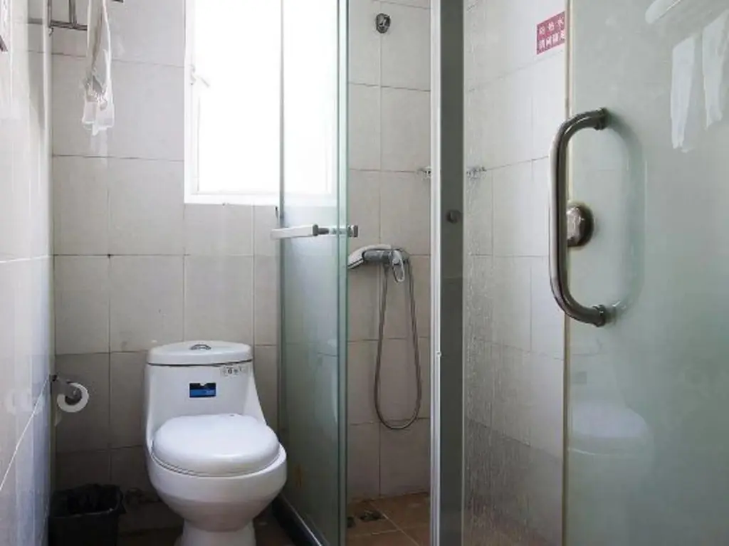 Шанхай: 100 Inn Liangpin Hotel (Shanghai Deping Road Subway Station)