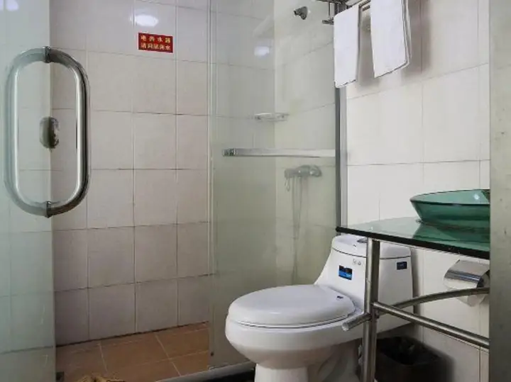 Шанхай: 100 Inn Liangpin Hotel (Shanghai Deping Road Subway Station)