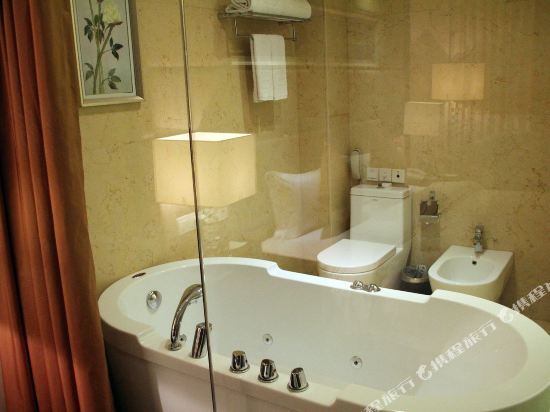 Цзинмэнь: Haiyi Fino Hotel (Swan Lake Branch）