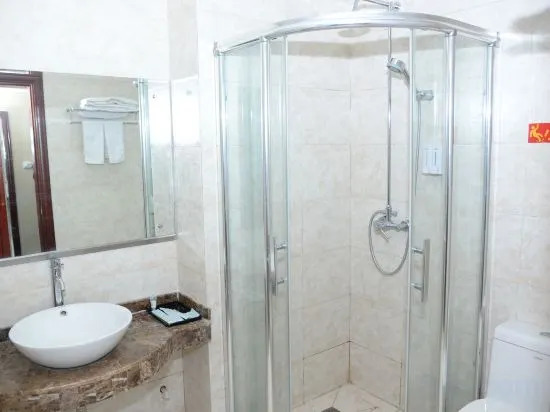 Циндао: Fubainian Business Hotel