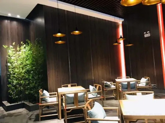 Юэян: Huarong Hongfa International Hotel (People's Square)