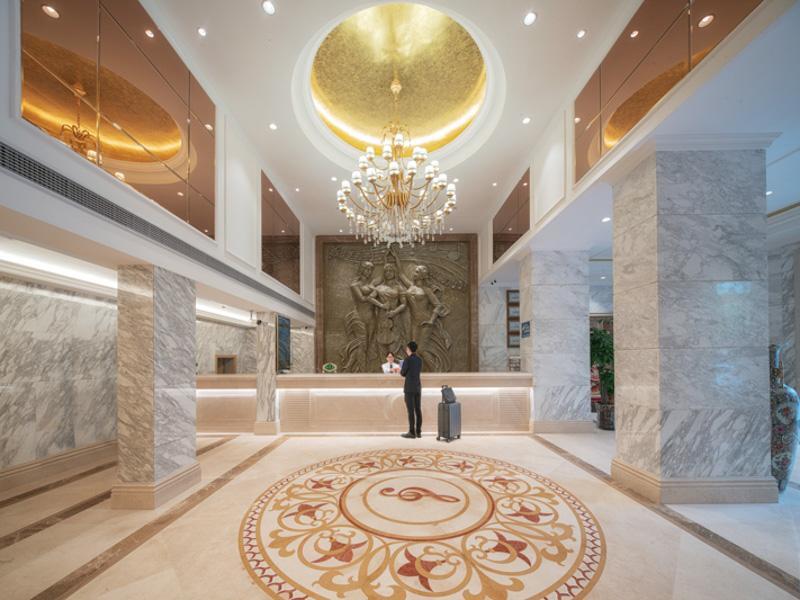 Хэчи: Vienna Hotel Guangxi Hechi Jinchengjiang Baima Street