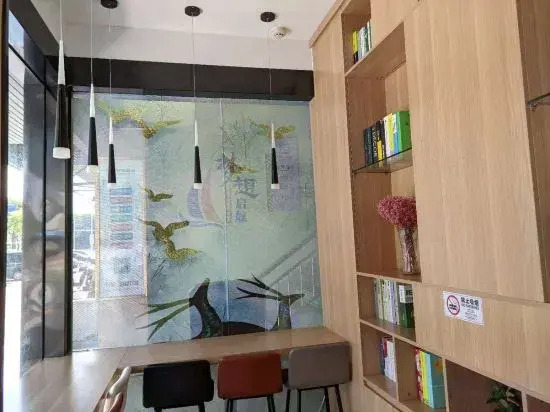 Шэньчжэнь: Huating Lijing Hotel (Pengxin Branch of Shenzhen International Convention and Exhibition Center)