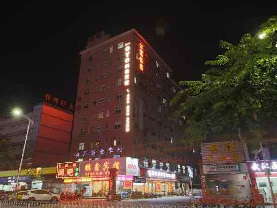 Шэньчжэнь: Huating Lijing Hotel (Pengxin Branch of Shenzhen International Convention and Exhibition Center)