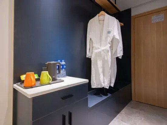 Шэньчжэнь: Huating Lijing Hotel (Pengxin Branch of Shenzhen International Convention and Exhibition Center)
