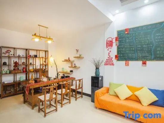 Яншо: Yangshuo Liangyuan INN(West Street & LiJiang River)