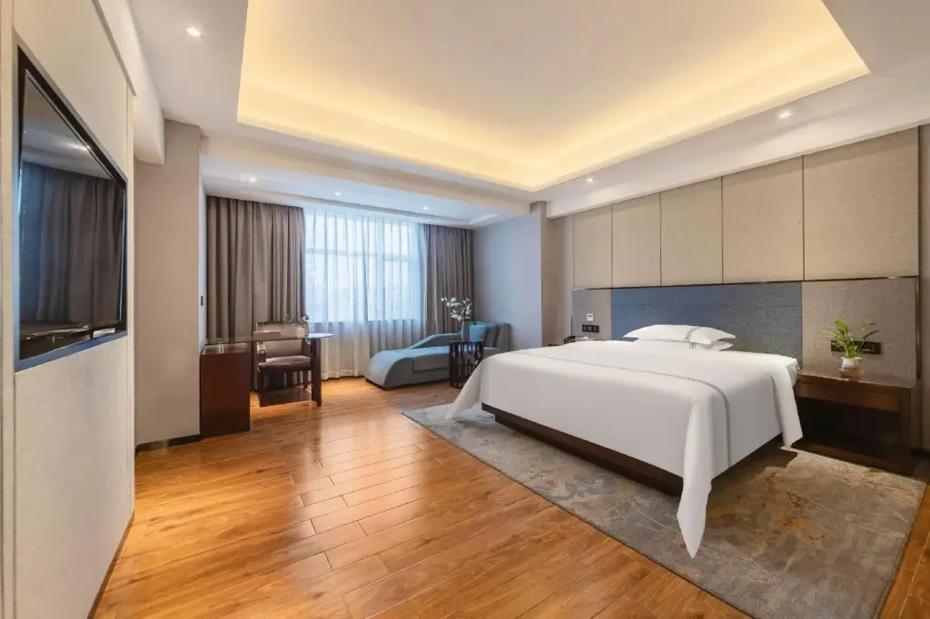 Маоминг: Huayan Hotel (Maoming Shuidong Huijing Plaza)