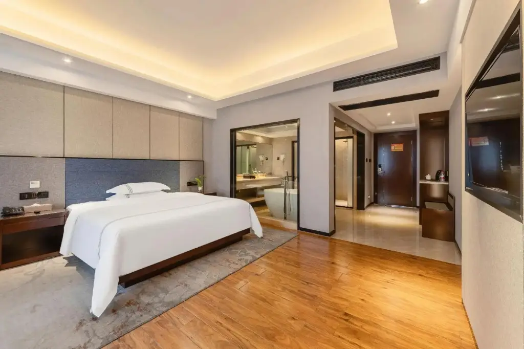Маоминг: Huayan Hotel (Maoming Shuidong Huijing Plaza)