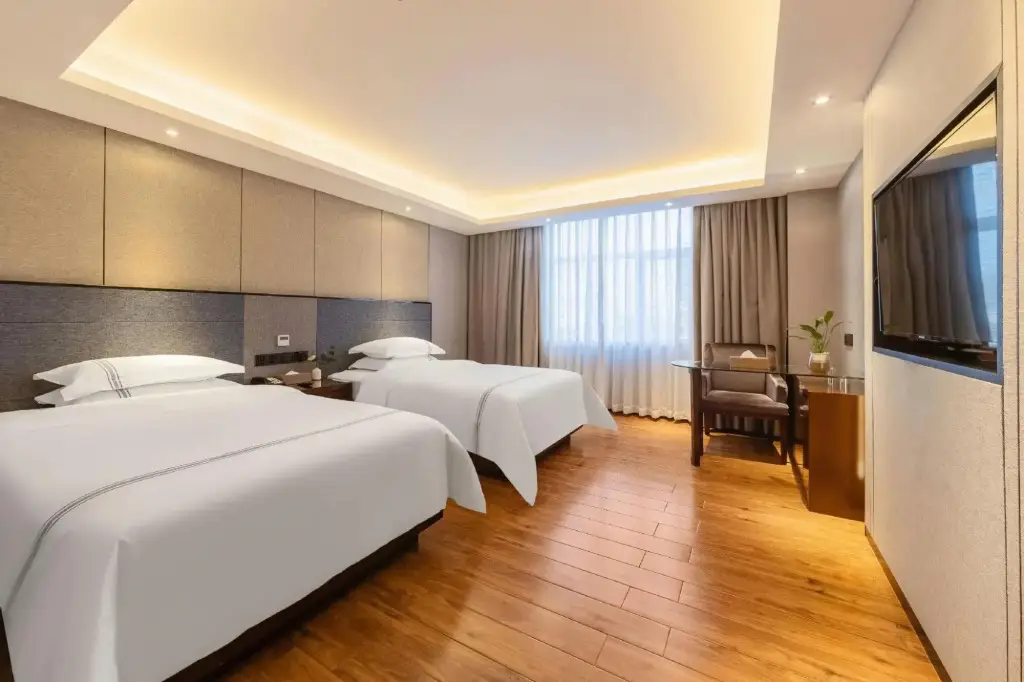 Маоминг: Huayan Hotel (Maoming Shuidong Huijing Plaza)