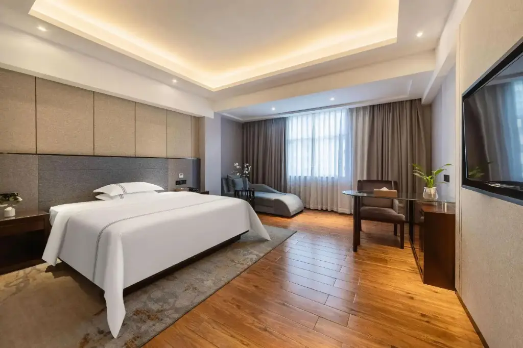 Маоминг: Huayan Hotel (Maoming Shuidong Huijing Plaza)